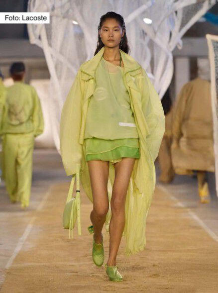 vestido verde de moda para mujer